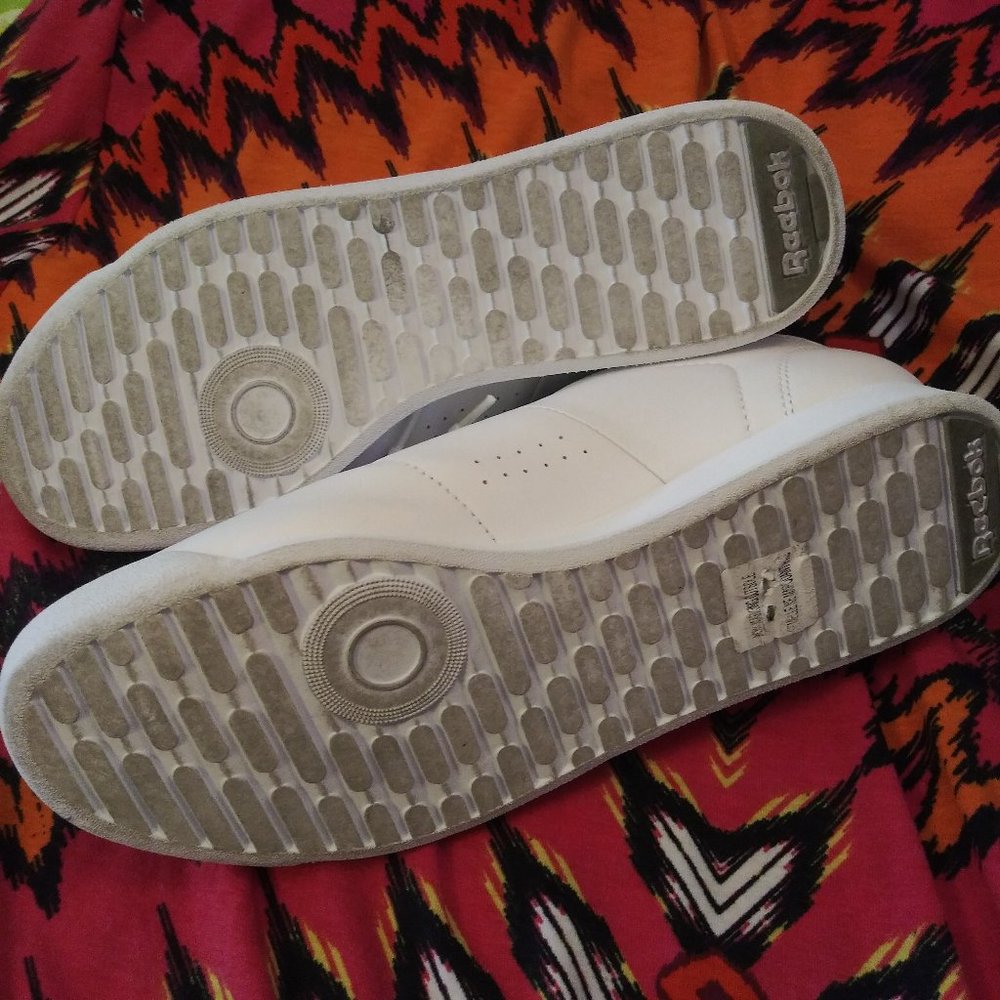 1745 Size 7.5 Classic Style Reeboks - Picture 6 of 6